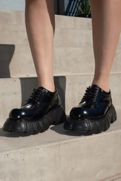 Store BARGE Closed Toe