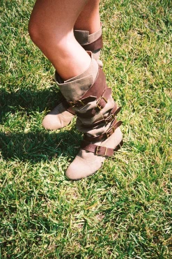 Discount FASTENED Knee High