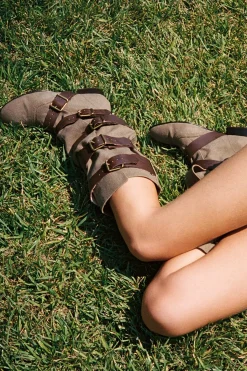 Discount FASTENED Knee High