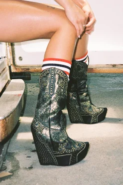 Shop GIDDY-STUD Closed Toe|Platform