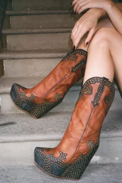 Shop GIDDY-STUD Closed Toe|Platform