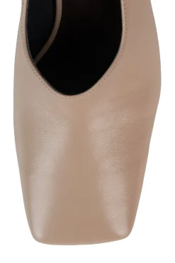 Clearance NATALYA Pumps