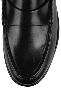 Store SOARING Closed Toe